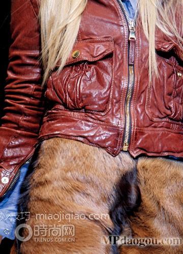 30℃穿皮草08颠倒季节新造型 