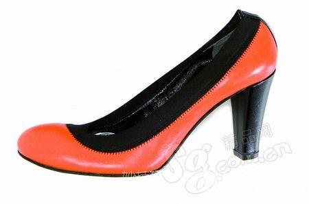 用什么穿成时尚“良家女孩” 