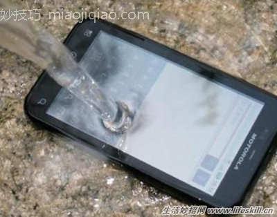 手机不慎落水挽救有妙招 