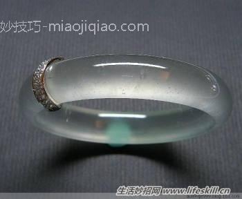 翡翠玉器断了怎么修复？