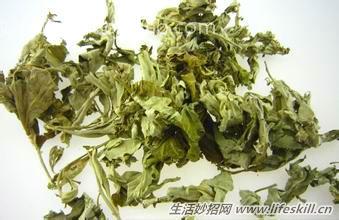 艾叶泡脚祛宫寒 