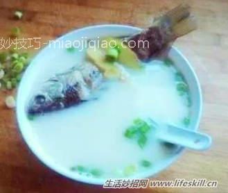 鱼汤去腥的小窍门