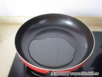 巧让普通铁锅变成不粘锅