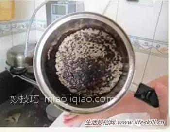 烧糊锅了,简单妙招巧解决