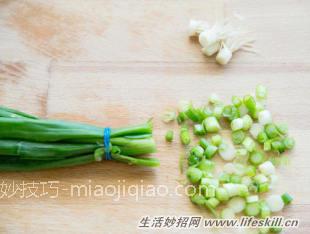 葱放着易烂，教你葱花巧储存。 