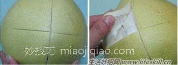 三种方法巧剥大柚子皮