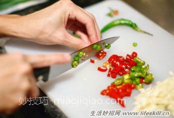 切辣椒时手很辣怎么办？ 