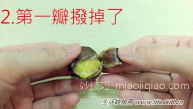 水煮的栗子巧剥皮
