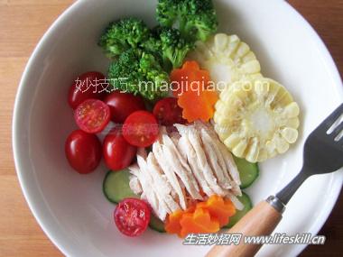 如何水煮软嫩的鸡胸肉？