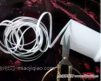 巧用酸奶瓶制作可爱的小花篮