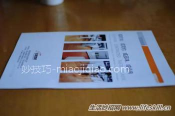 用废旧杂志、广告纸来折成实用垃圾收纳盒 