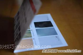 用废旧杂志、广告纸来折成实用垃圾收纳盒