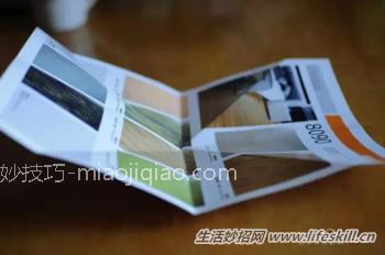 用废旧杂志、广告纸来折成实用垃圾收纳盒