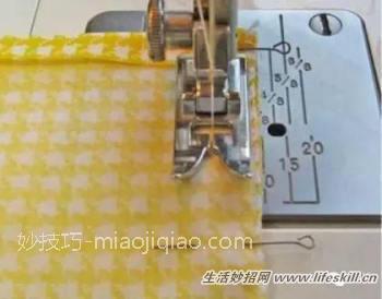 巧用矿泉水瓶制作玩具收纳筒