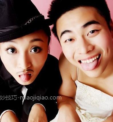 创意新颖的反串婚纱照 玩转时尚与个性